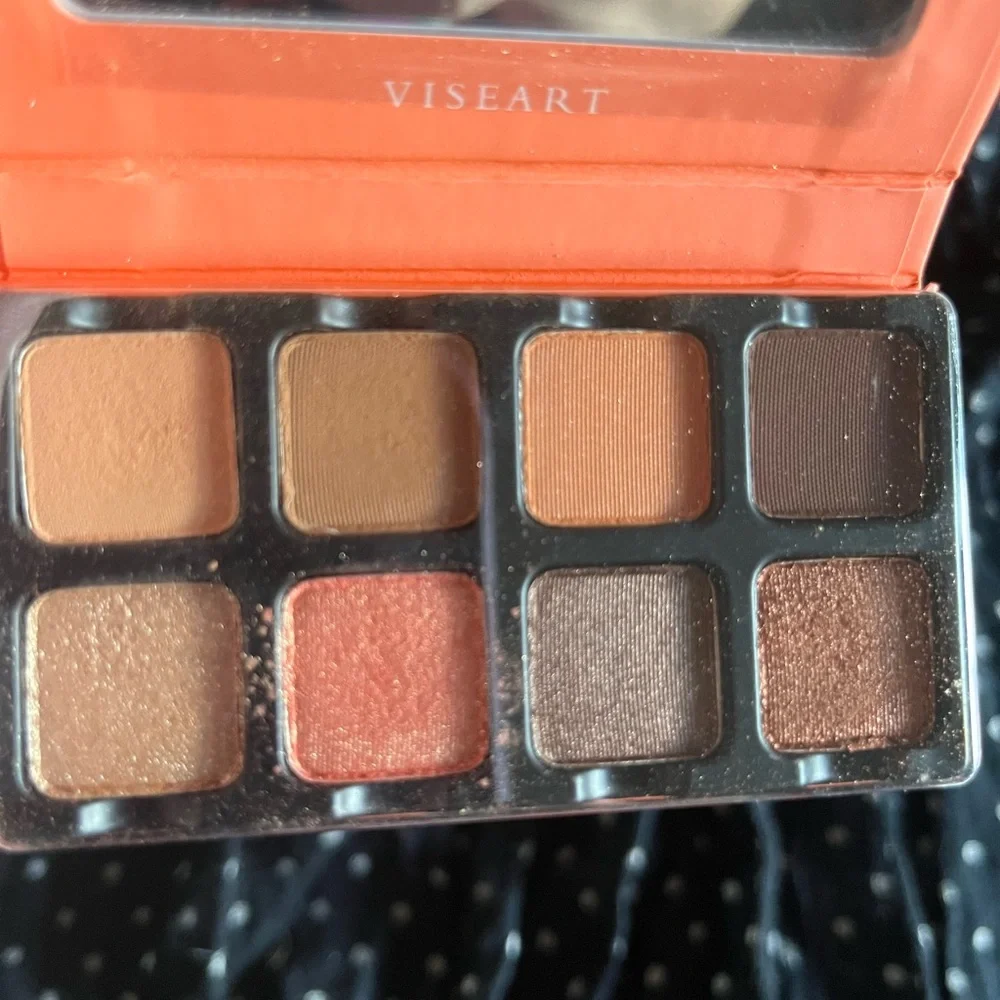 Viseart Apricotine eyeshadow palette with box. Perfect for autumn.